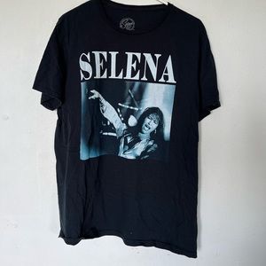 Selena graphic tee